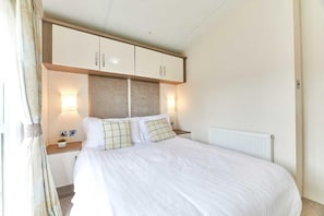 2 bedrooms, iron/ironing board, WiFi, bed sheets - Host & Stay | Butterfly Lodge (Felton)
