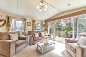 TV, offices - Host & Stay | Butterfly Lodge (Felton)