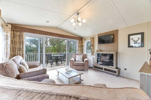 Host & Stay | Butterfly Lodge