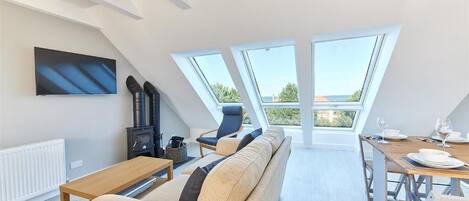 テレビ、暖炉、書斎 / ワークスペース