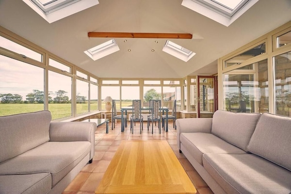 Cheviot View, North Sunderland - Host & Stay