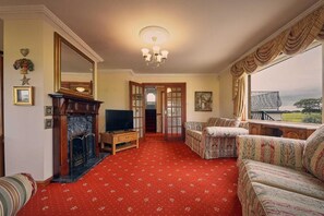 Taulutelevisio, takka, DVD-soitin