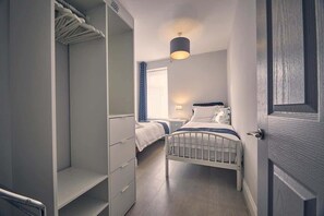 2 habitaciones, tabla de planchar con plancha y wifi gratis 