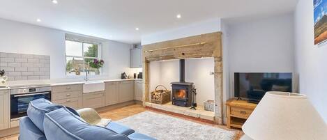 Fernseher, Kamin, Arbeitsbereiche