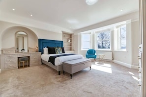 5 bedrooms, iron/ironing board, WiFi, bed sheets - Host & Stay | The Old Rectory (Witton Gilbert)