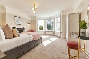 5 chambres, fer et planche à repasser, Wi-Fi, draps fournis