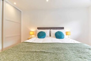 1 bedroom, iron/ironing board, WiFi, bed sheets - Host & Stay | Ocean Pearl (Seahouses)