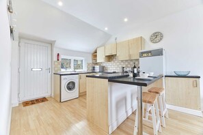 Fridge, microwave, oven, stovetop - Host & Stay | Seafarers (Seahouses)