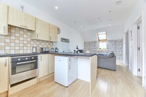 Fridge, microwave, oven, stovetop - Host & Stay | Seafarers (Seahouses)