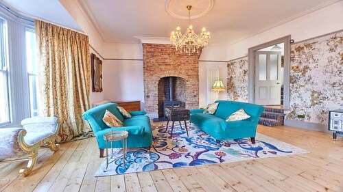 Host & Stay | Peacock House