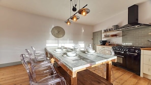 Fridge, microwave, oven, stovetop - Host & Stay | Peacock House (Tynemouth)