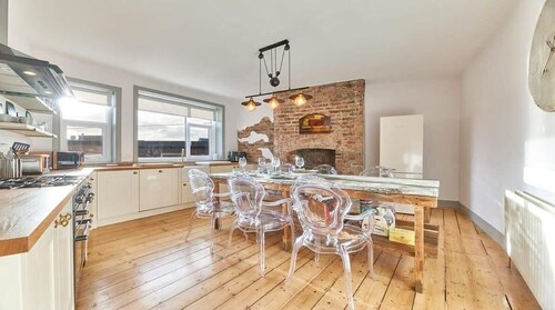 Host & Stay | Peacock House