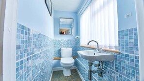 Badekar, hårføner og håndklær