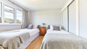 3 chambres, fer et planche à repasser, Wi-Fi, draps fournis