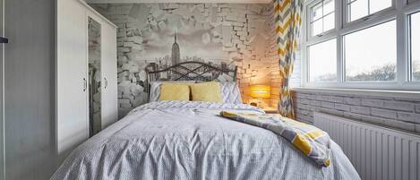 4 habitaciones, tabla de planchar con plancha, wifi y ropa de cama