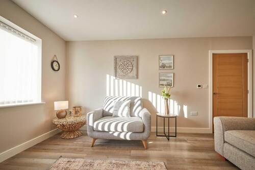 Host & Stay | Sunflower Cottage