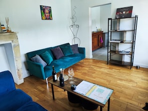 Living area - cottage swimming pool 8km st emilion (sainte terre)
