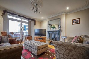 TV, fireplace, books, stereo