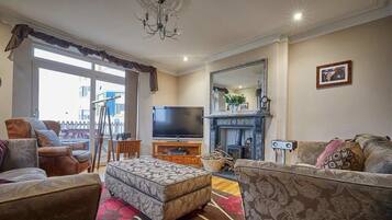 TV, fireplace, books, stereo