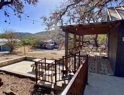 Sweet Riverside Cabin, Easy Walk 2 River, Private River Access, River Views!