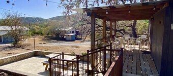 Sweet Riverside Cabin, Easy Walk 2 River, Private River Access, River Views!