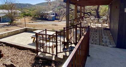 Sweet Riverside Cabin, Easy Walk 2 River, Private River Access, River Views!