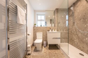 Appartement Deluxe, salle de bains attenante | Salle de bain