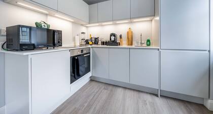 Super Luxe Central Maidenhead Apartment