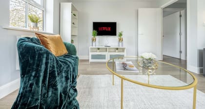 Super Luxe Central Maidenhead Apartment