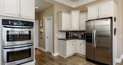 Luxury Home, LakesIde in Pinehurst