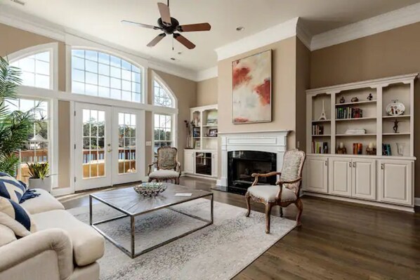 TV connectée, cheminée