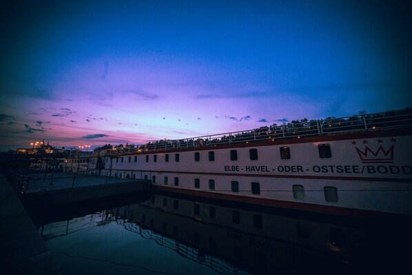 A riverboat with the name "ELBE - HAVEL - ODER - OSTSEE/BODD" on its side. - River Hotel (Prague)