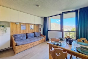Living area - 3rd floor, balcony, tv, ski locker, 18m², Les Menuires (Les Menuires)