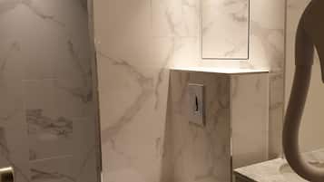 Chambre Triple Classique | Salle de bain