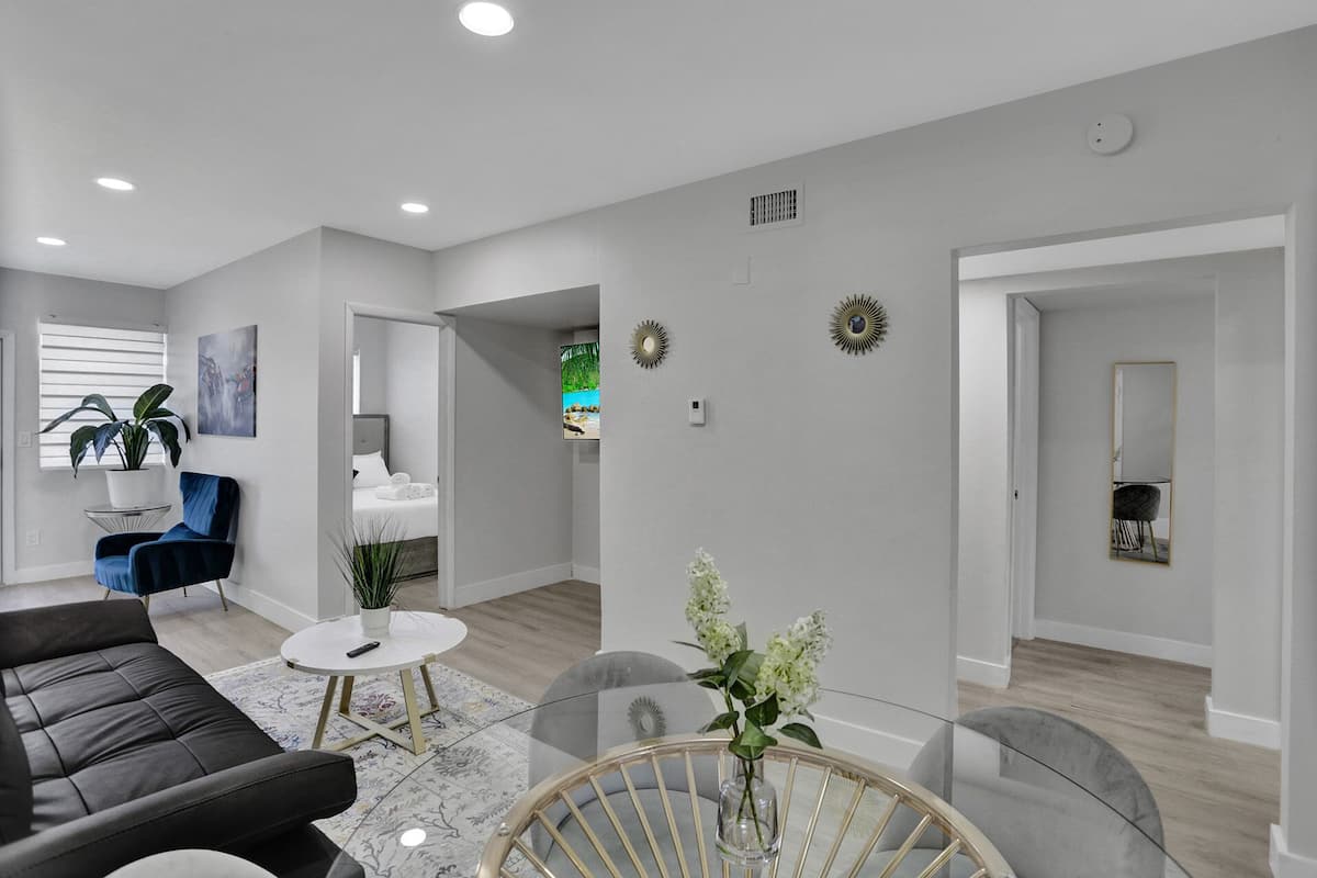 Design Apartment, 3 Bedrooms, Kitchen | 2 bedrooms, individually decorated, individually furnished