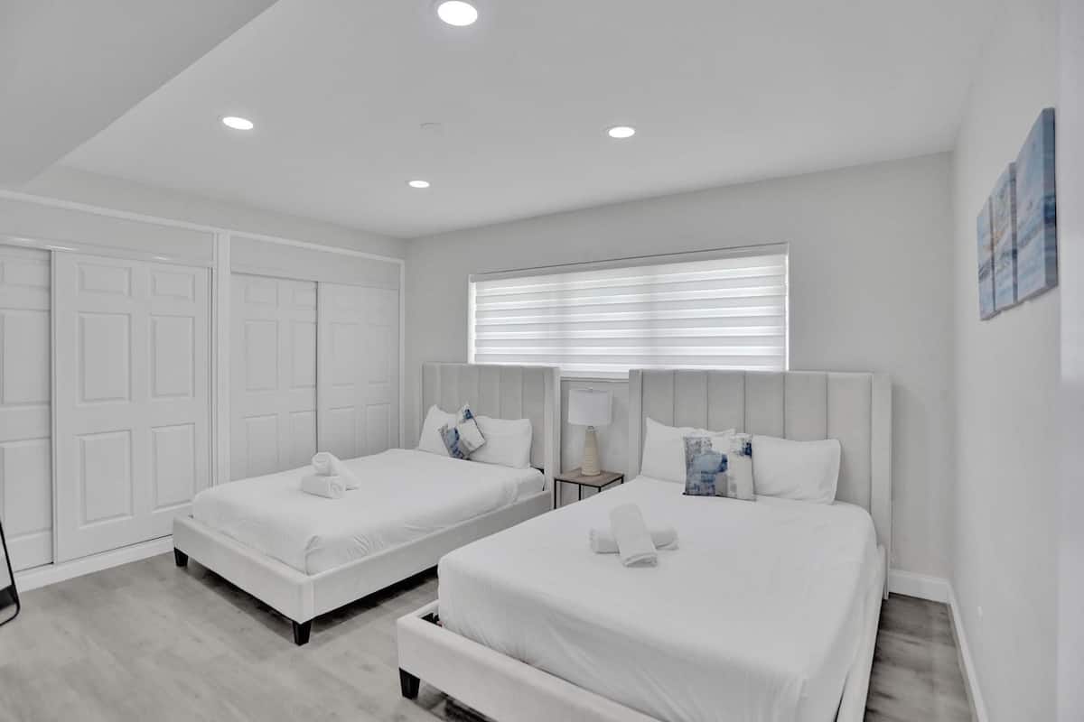 2 bedrooms, individually decorated, individually furnished