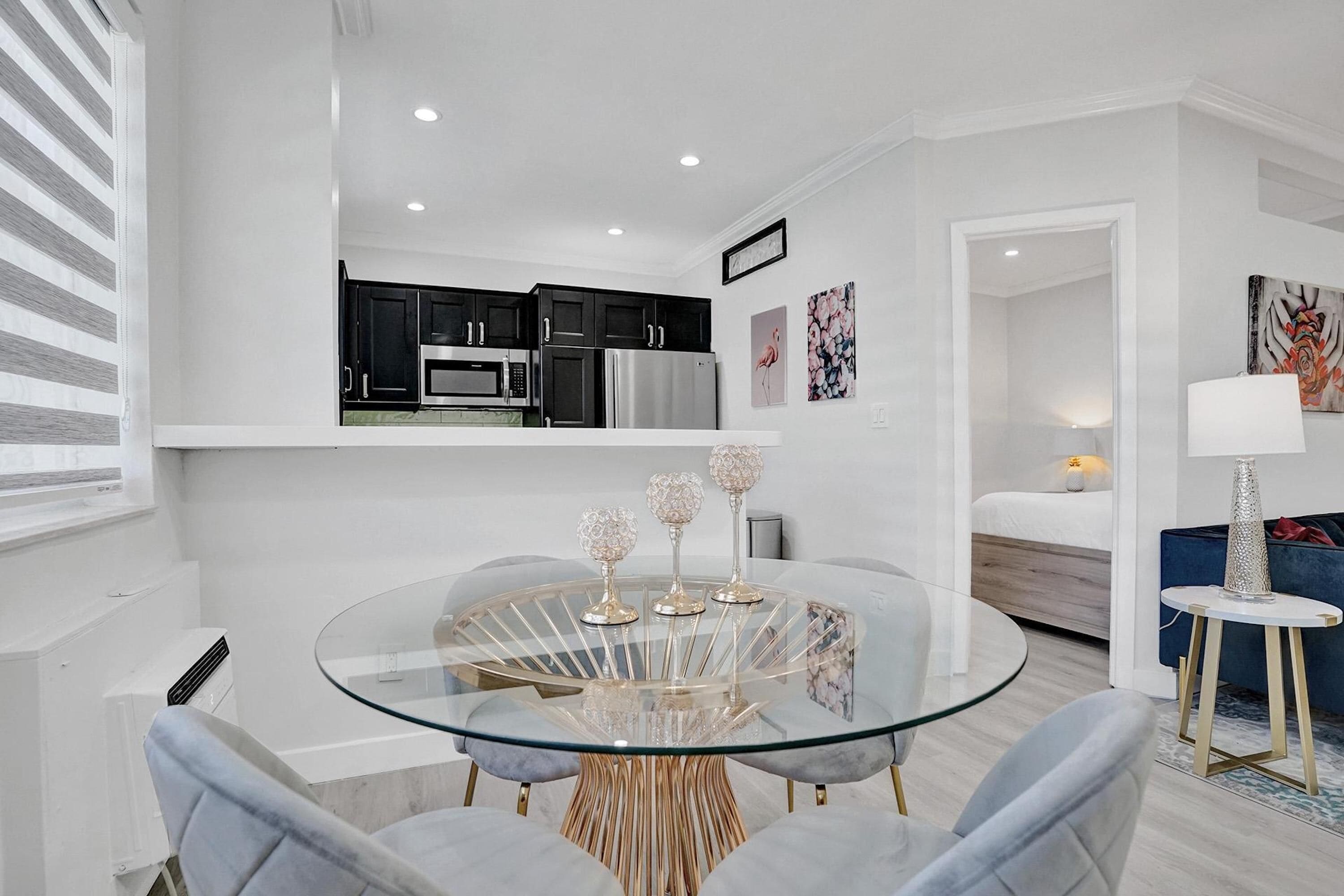 客室内のダイニングエリア