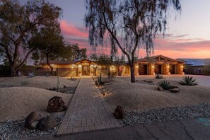 Exterior - 20 Person Hottub| Pickleball |Heated Pool|Putt Grn (Scottsdale)
