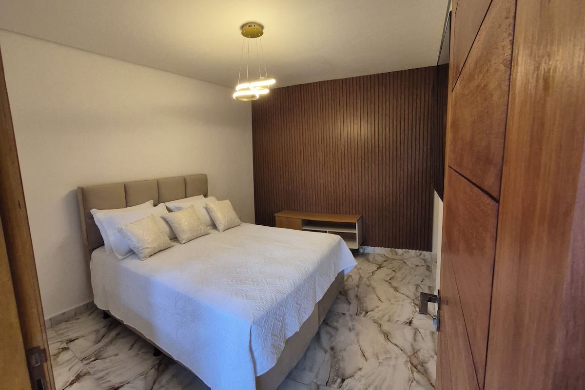 Quarto superior (Quarto Superior 07) | 1 quarto, frigobar, Wi-Fi de cortesia, roupa de cama