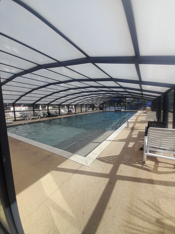 Indoor pool, outdoor pool - Mobilhome near Puy du Fou (La Boissière-de-Montaigu)