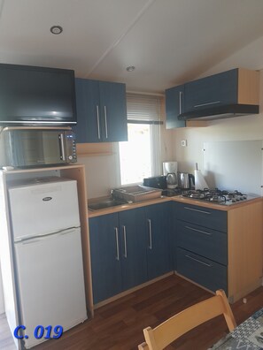 Fridge, microwave, coffee/tea maker, electric kettle