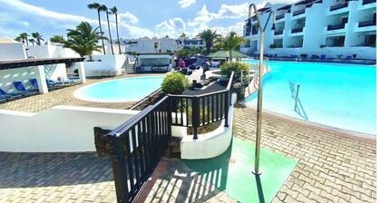 OCEAN TIDE Spacious (300 mt2) and Luxurious accommodation with pools and beach