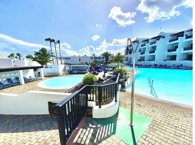 OCEAN TIDE Spacious (300 mt2) and Luxurious accommodation with pools and beach