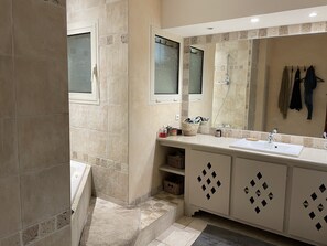 Bathtub