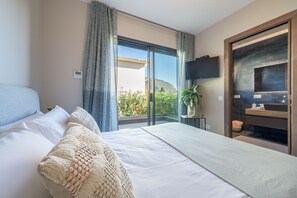 5 bedrooms, in-room safe, desk, iron/ironing board