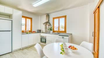 Réfrigérateur, micro-ondes, four, lave-vaisselle