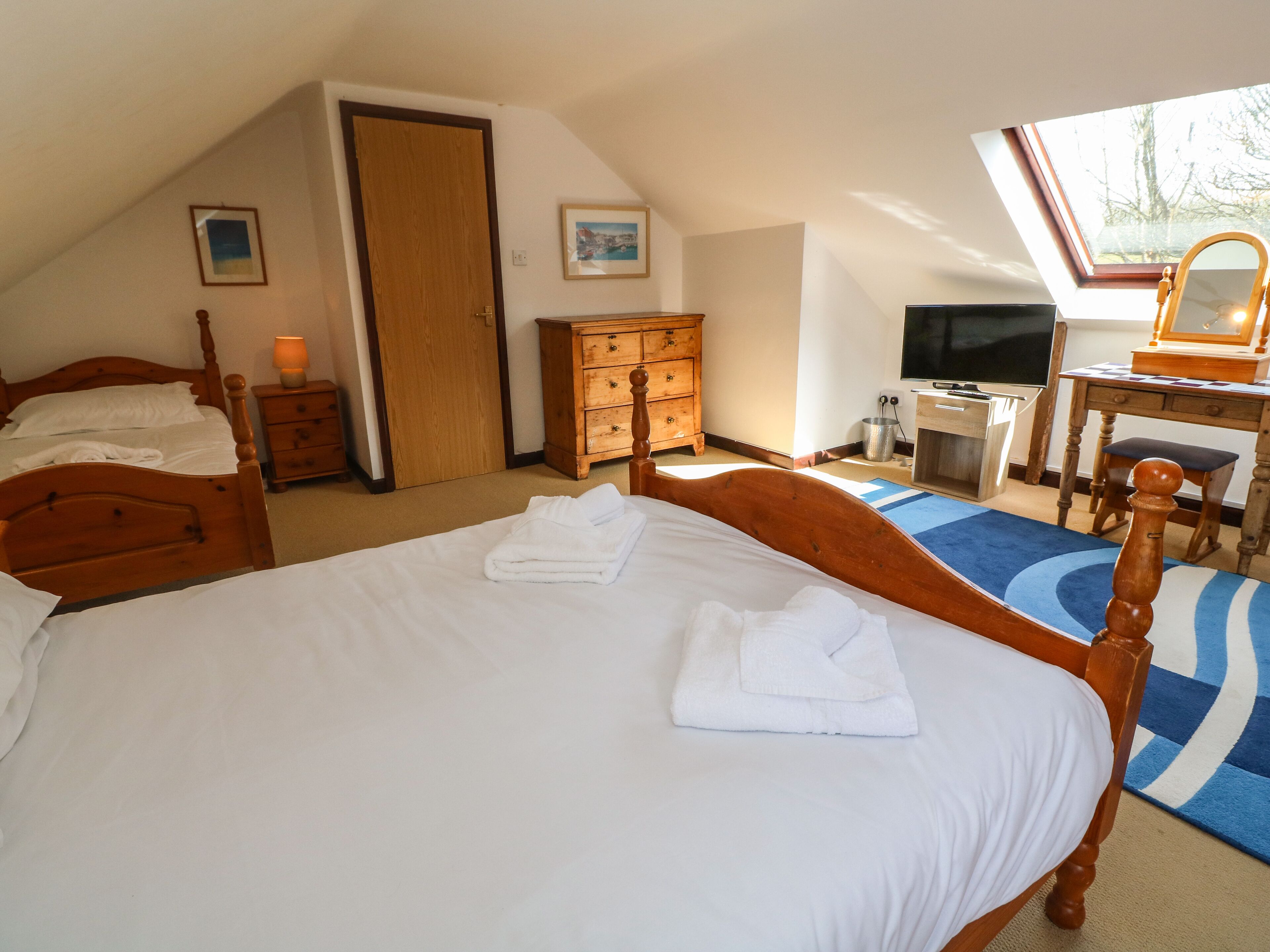 Cottage | 4 bedrooms, individually decorated, individually furnished, free WiFi