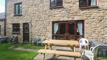 Cottage | Outdoor dining