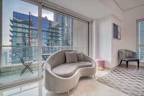 Appartement Deluxe, salle de bain privée, vue sur la marina (3 Bed) | Bar-salon
