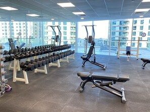 Deluxe appartement, privébadkamer, uitzicht op jachthaven (3 Bed) | Sportschool